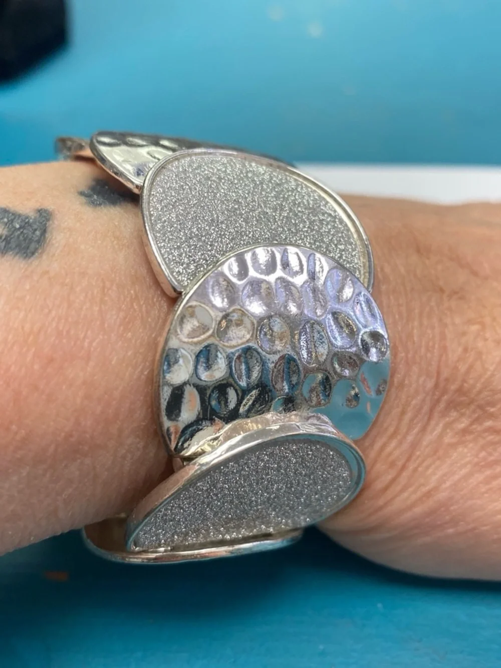 Silver Toned Hammered & Textured Disc Stretch Bracelet